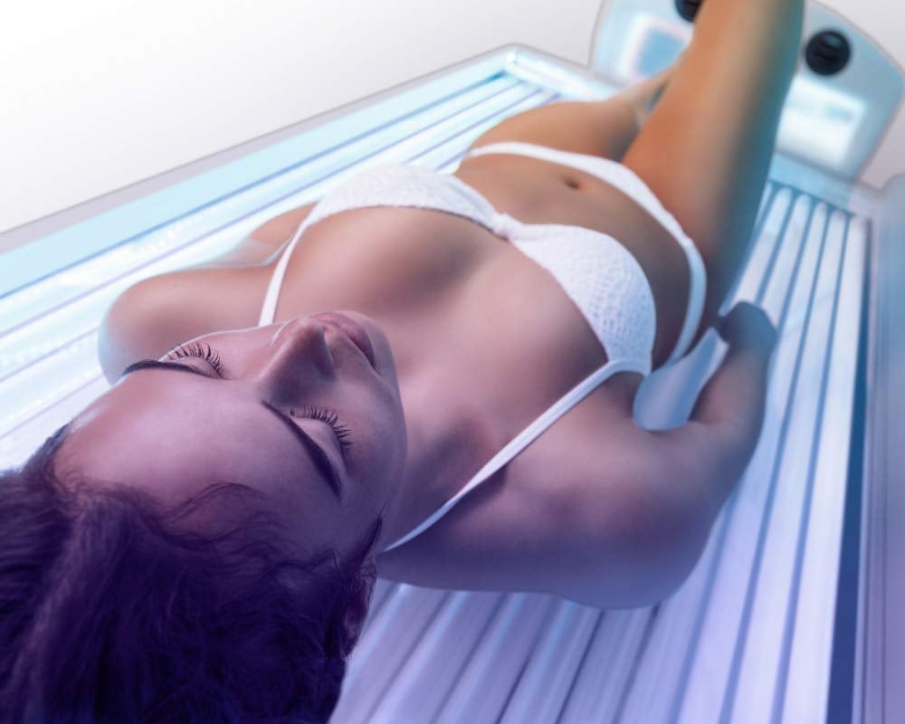 Ultrasun Q18 tanning bed detailshot with woman