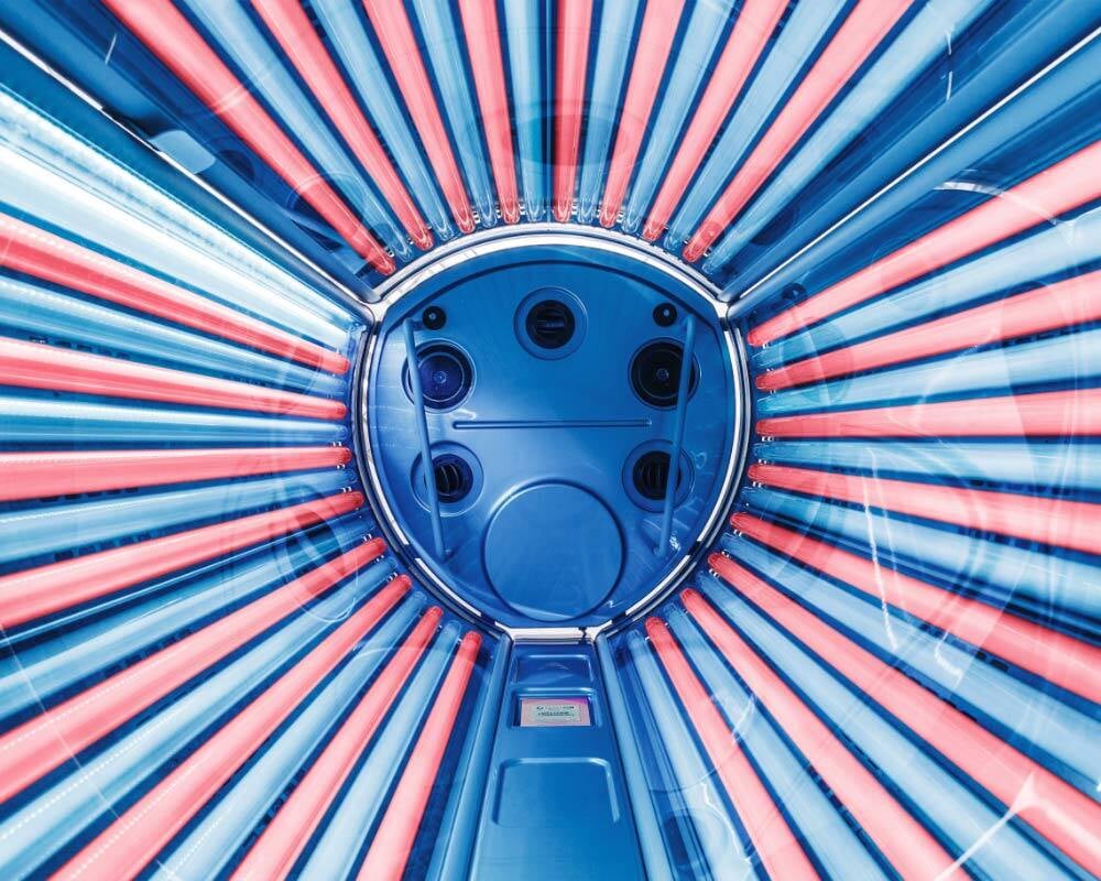 Ultrasun i8 stand-up tanning bed TopCooler with Hybrid Lamps